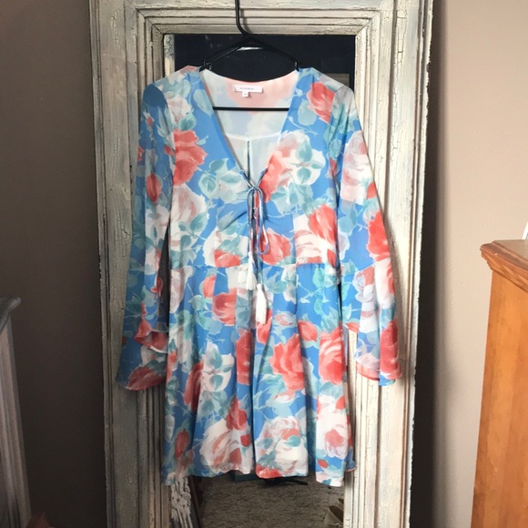 Gorgeous lightweight floral dress. Size medium - Picture 3 of 8